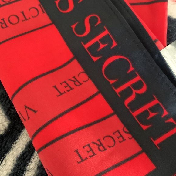 Victoria’s Secret Red/Black Silky Scarf - Picture 6 of 7